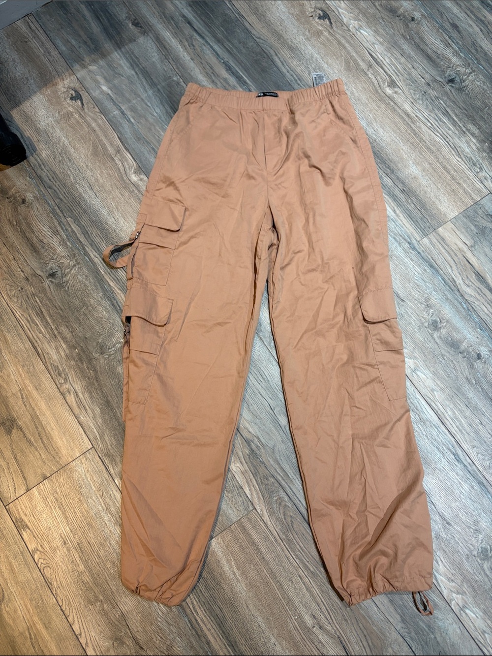 Zara women’s Cargo Pants in Warm Tan
